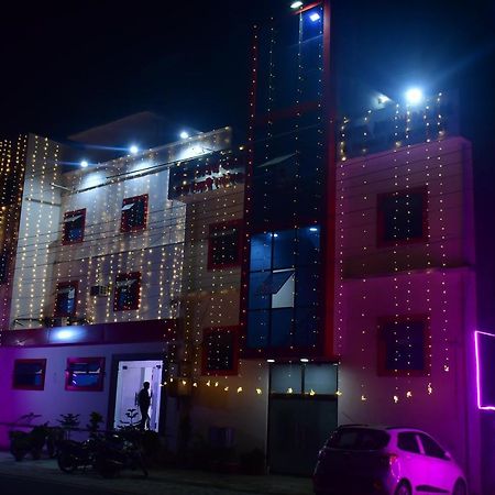 Hotel Awadh Palace Sahjanwa エクステリア 写真