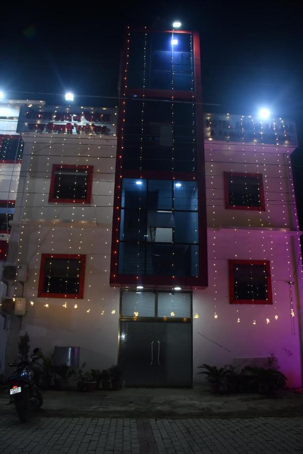 Hotel Awadh Palace Sahjanwa エクステリア 写真
