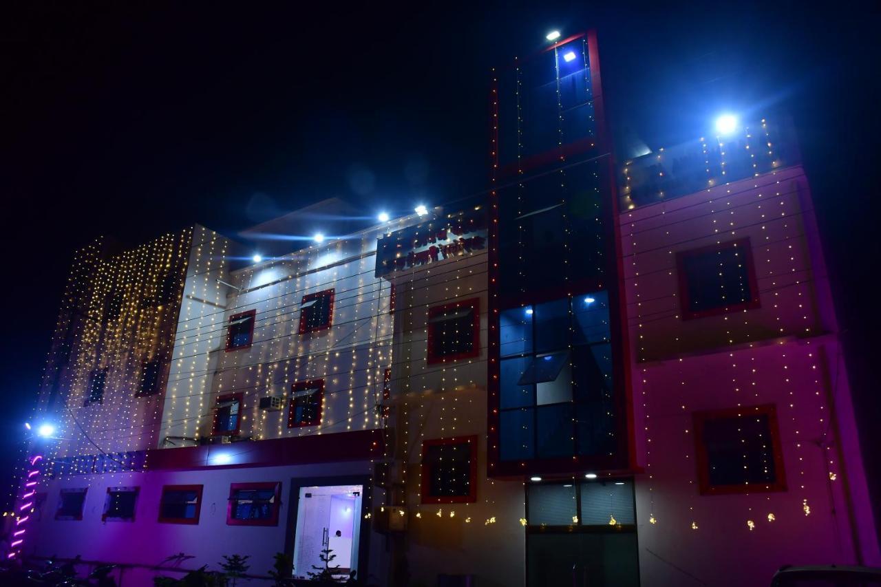 Hotel Awadh Palace Sahjanwa エクステリア 写真